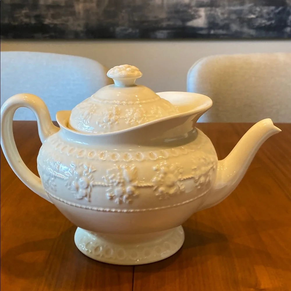 Wedgwood Wellesley Tea set made in England Ivory Pot, Creamer, Sugar Bowl lids